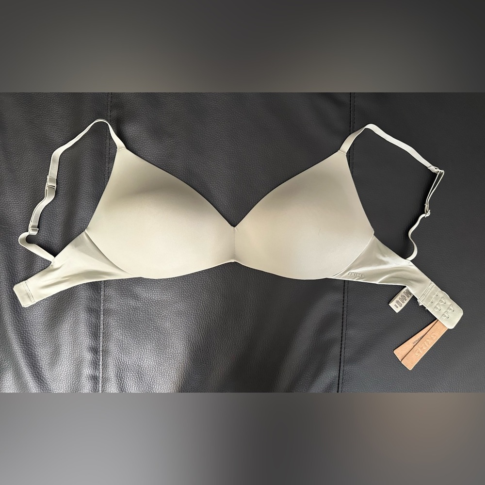 Skims Wireless Form Push Up Bra Talc